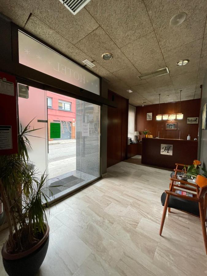 Hotel Sant Celoni Esterno foto