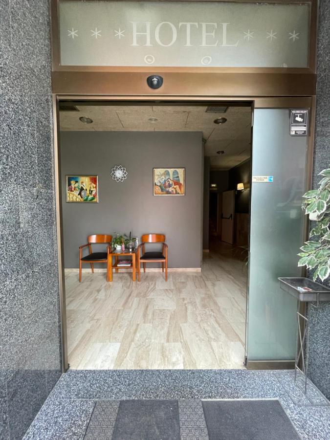 Hotel Sant Celoni Esterno foto
