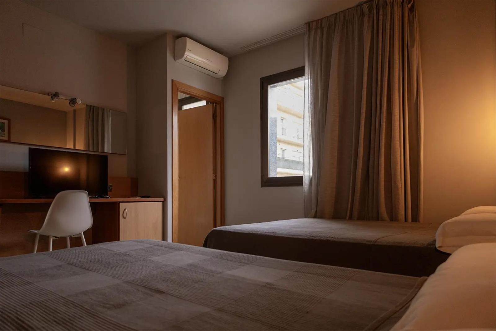 Hotel Sant Celoni Esterno foto