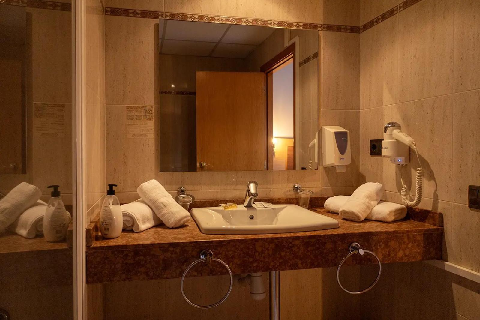 Hotel Sant Celoni Esterno foto