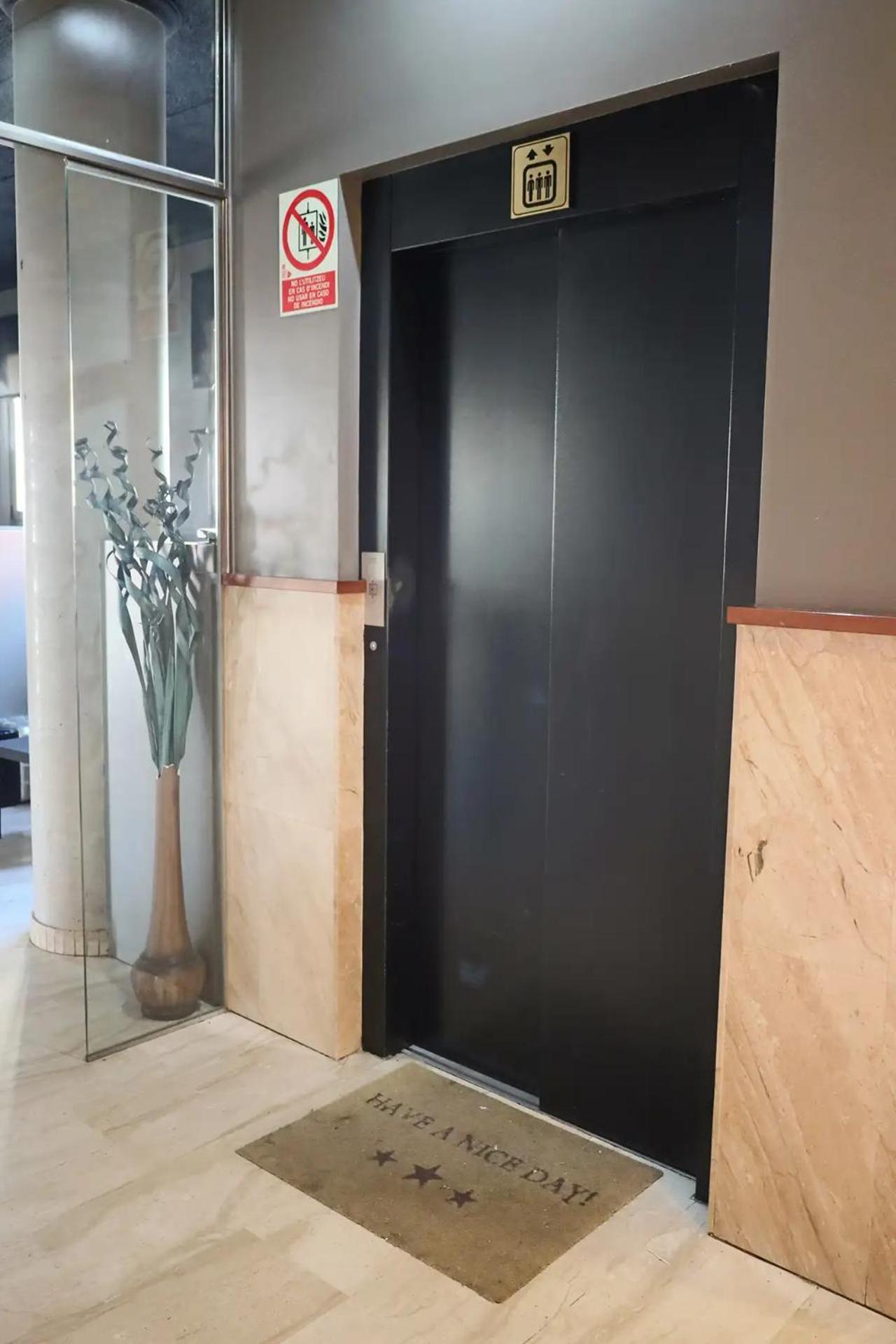 Hotel Sant Celoni Esterno foto