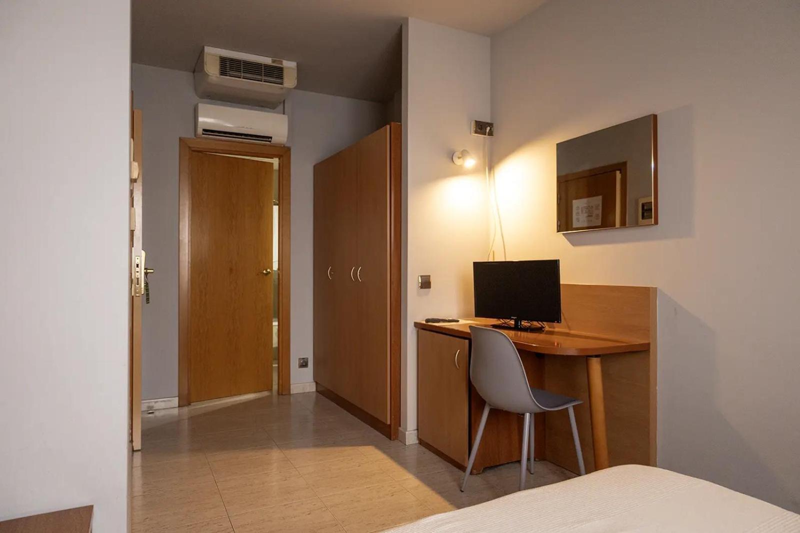 Hotel Sant Celoni Esterno foto